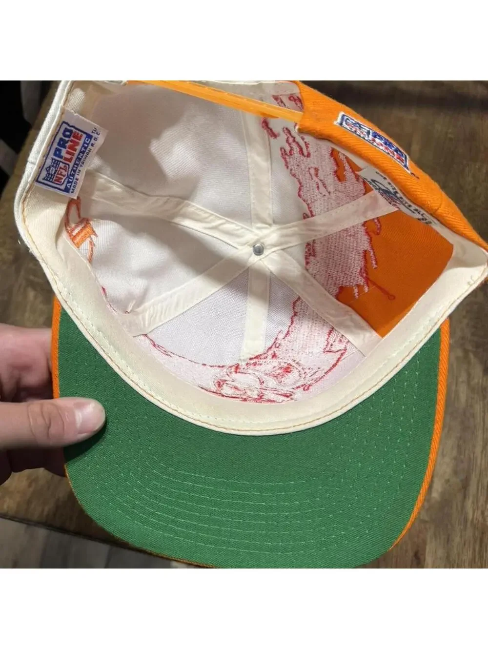 VTG Tampa Bay Buccaneers Logo Athletic Splash Snapback Hat